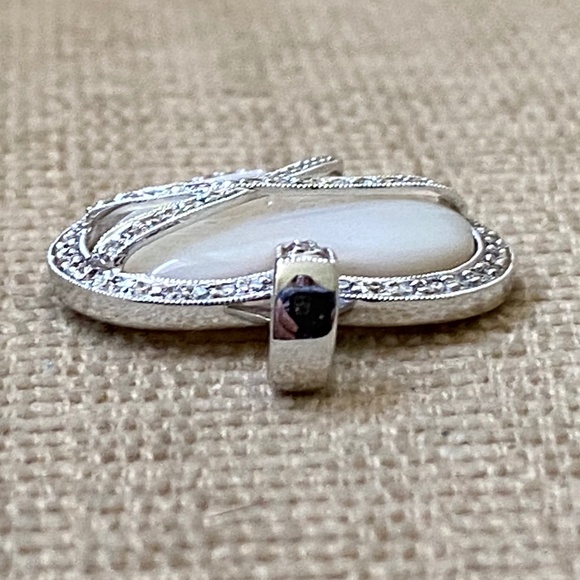 18KT Diamond & Mother Of Pearl Heart Pendant - Picture 8 of 14